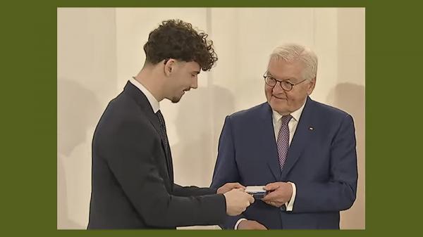 Silbermedaille und Goldenes Lorbeerblatt für Handballer Johannes Krivokuca (WG: 13/6)