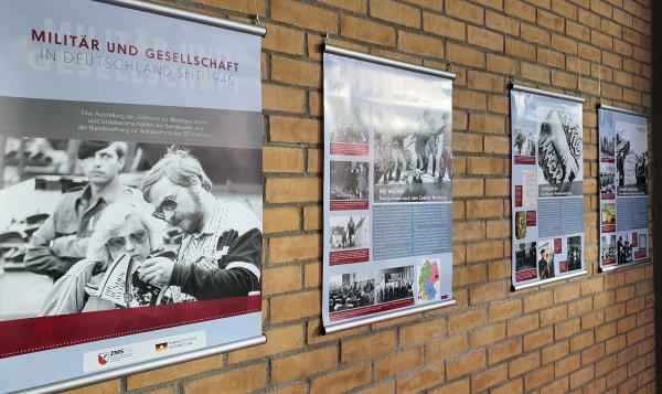 „Italiani di Germania“: Italienischkurs besucht Ausstellung des Italienischen Kulturinstituts in Stuttgart